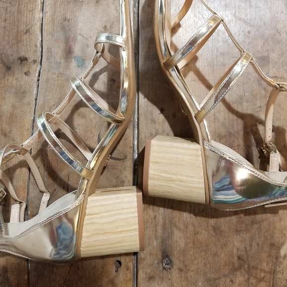 Nanette Lepore Gold Sandals with chunky heel size 7 - Picture 5 of 5